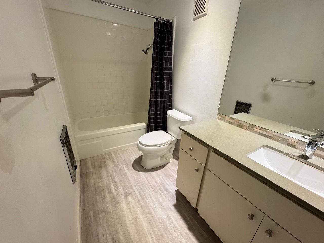 100 Kinross Dr #9 - Photo 6 of 17