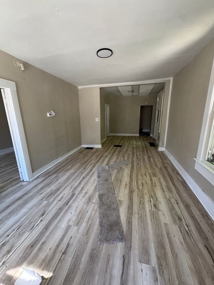 1402 3rd St - Photo 2 of 8
