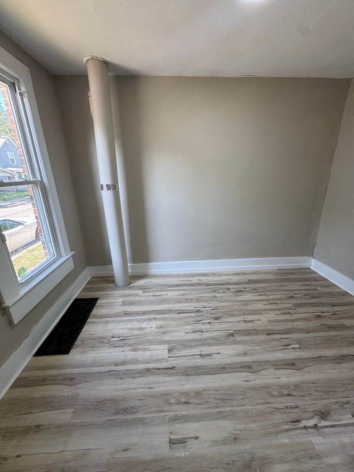 1402 3rd St - Photo 4 of 8