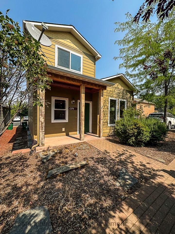 1374 Bristol Rd - Photo 2 of 19