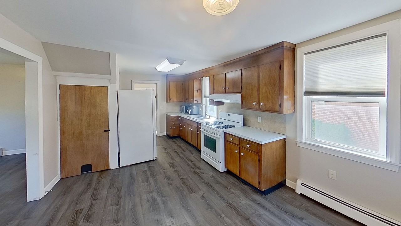 61 Berlin St - Photo 3 of 9