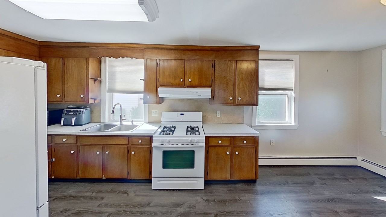 61 Berlin St - Photo 4 of 9