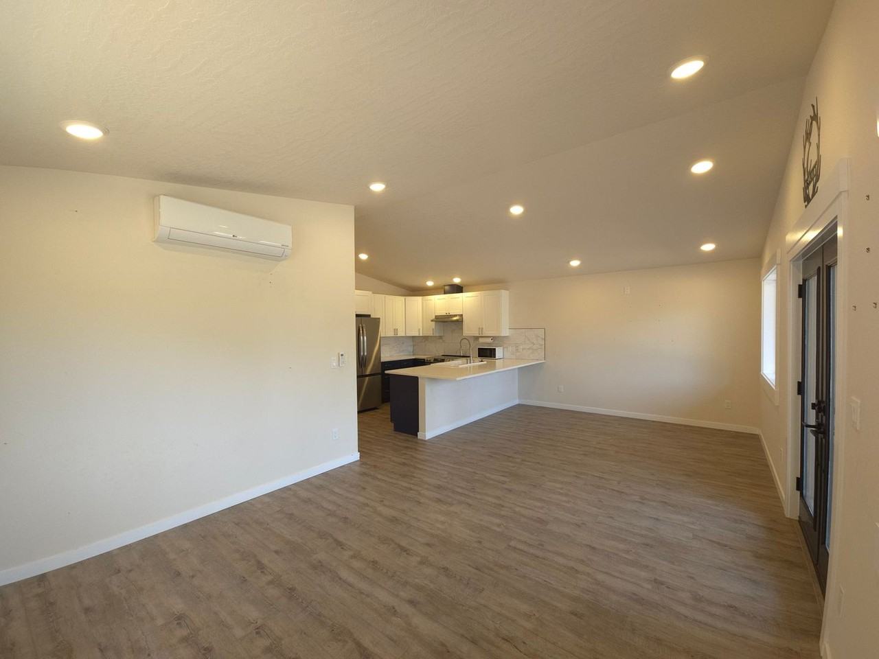 3835 Pinecreek Rd - Photo 3 of 24