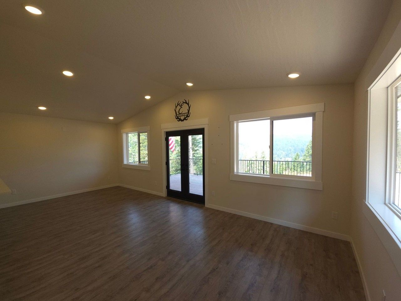 3835 Pinecreek Rd - Photo 4 of 24