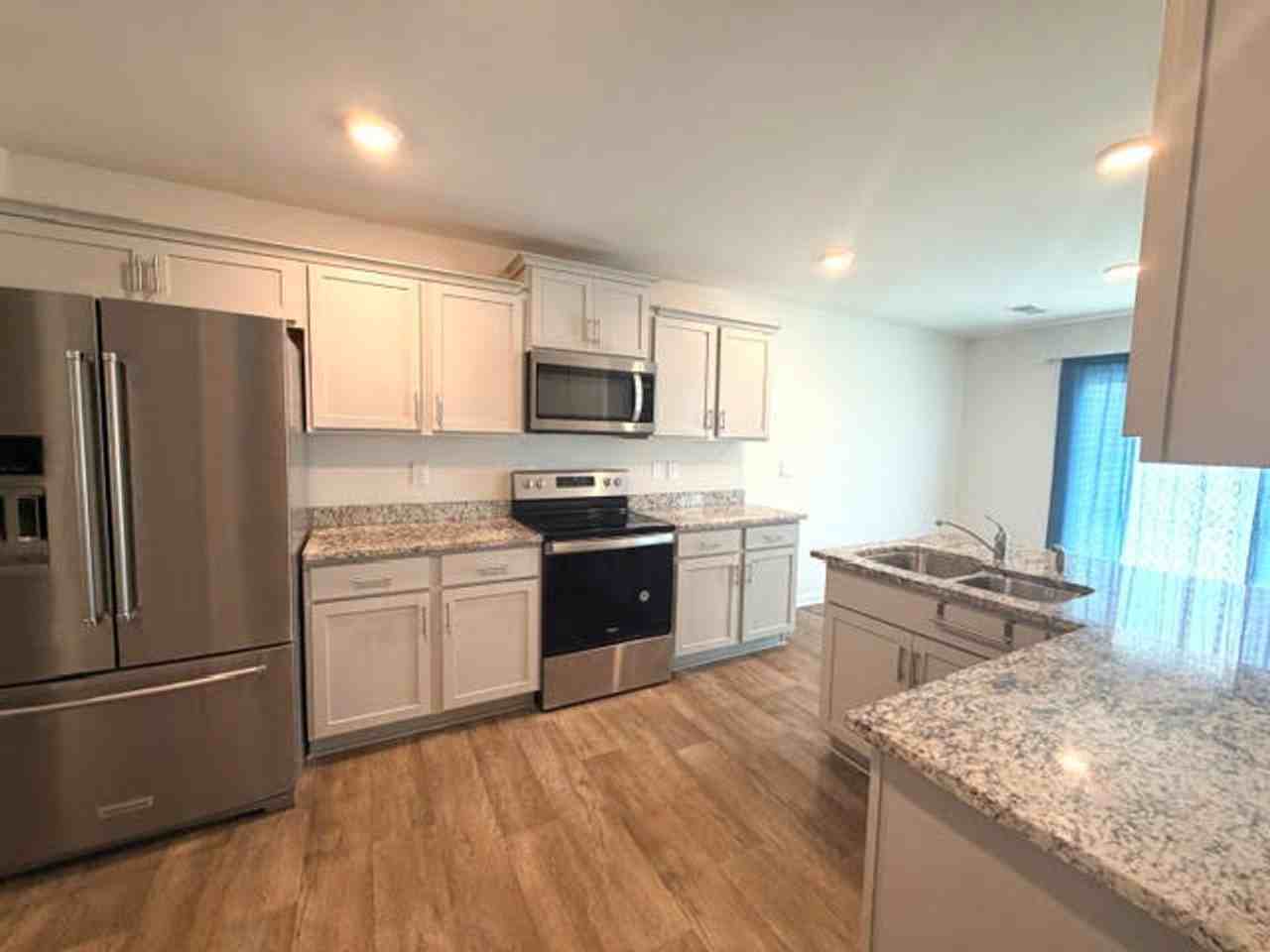 526 Leven Dr - Photo 3 of 18