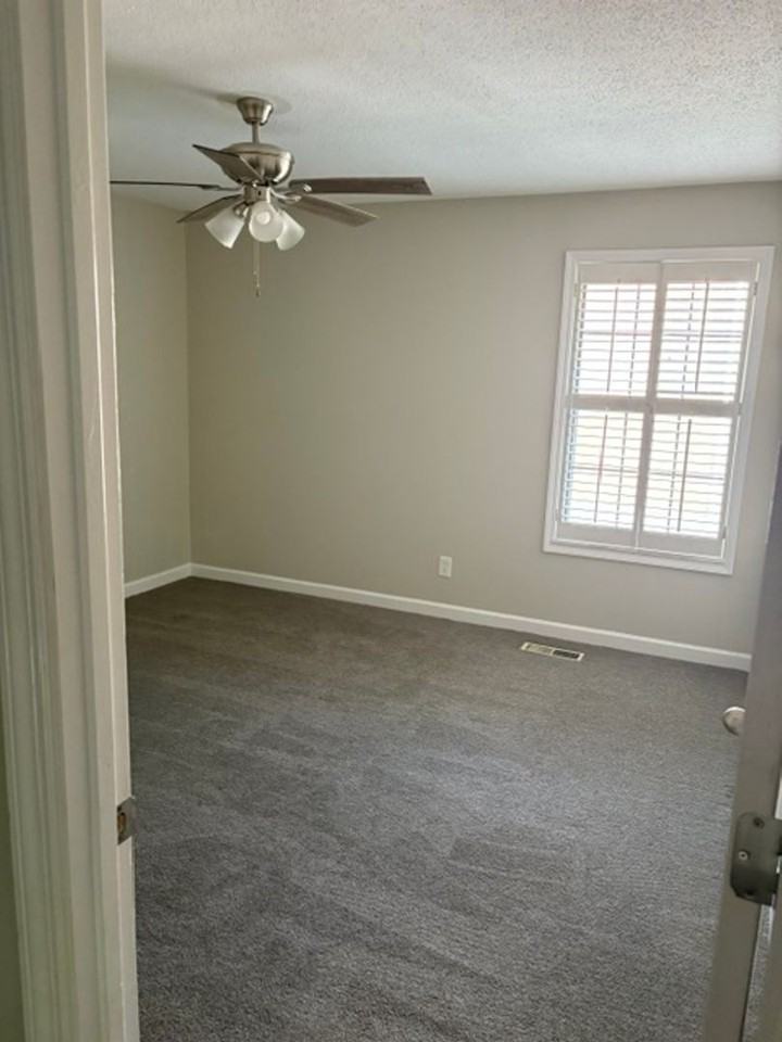 218 S Magnolia St - Photo 6 of 12