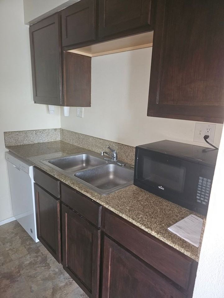 3065 George Mason Ave #E4B - Photo 3 of 12