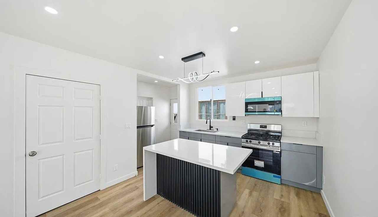 Koreatown Apartments - Photo 6 of 18