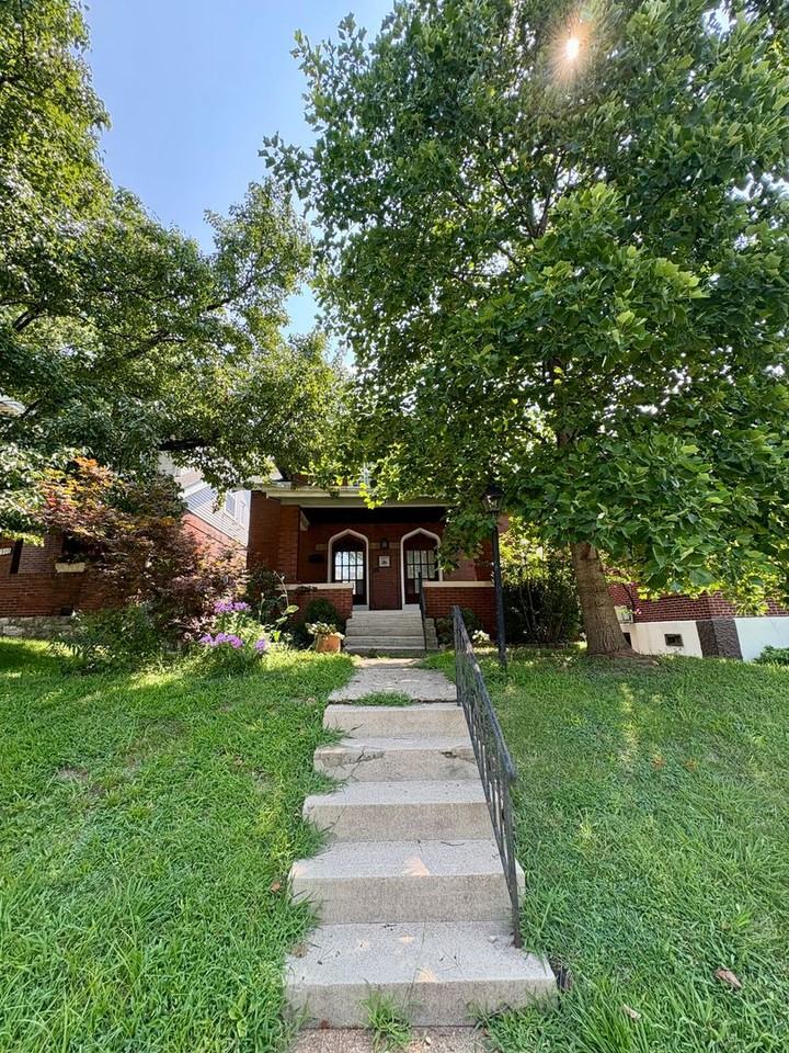 1912 Mccausland Ave - Photo 2 of 27