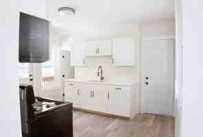 featured image of 737 River St