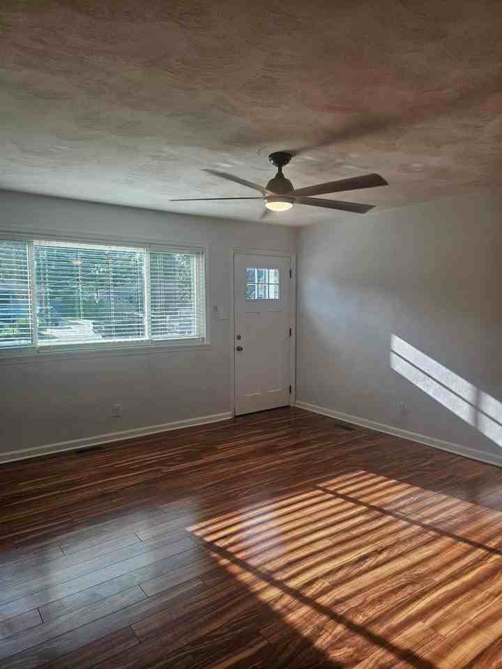 1068 Sharon Dr - Photo 4 of 37