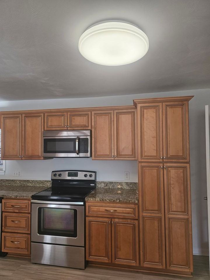 1068 Sharon Dr - Photo 7 of 37
