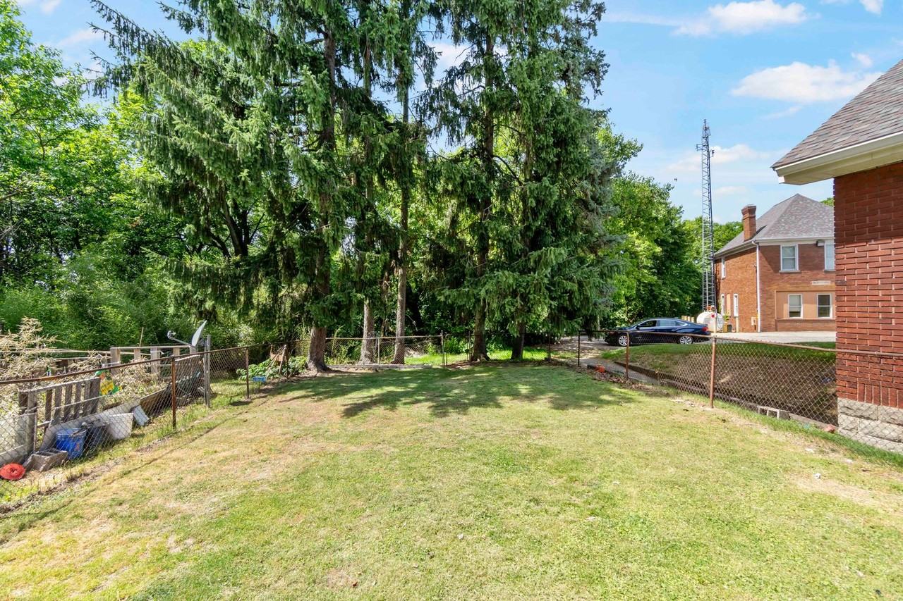349 Ridgewood Ave - Photo 6 of 31