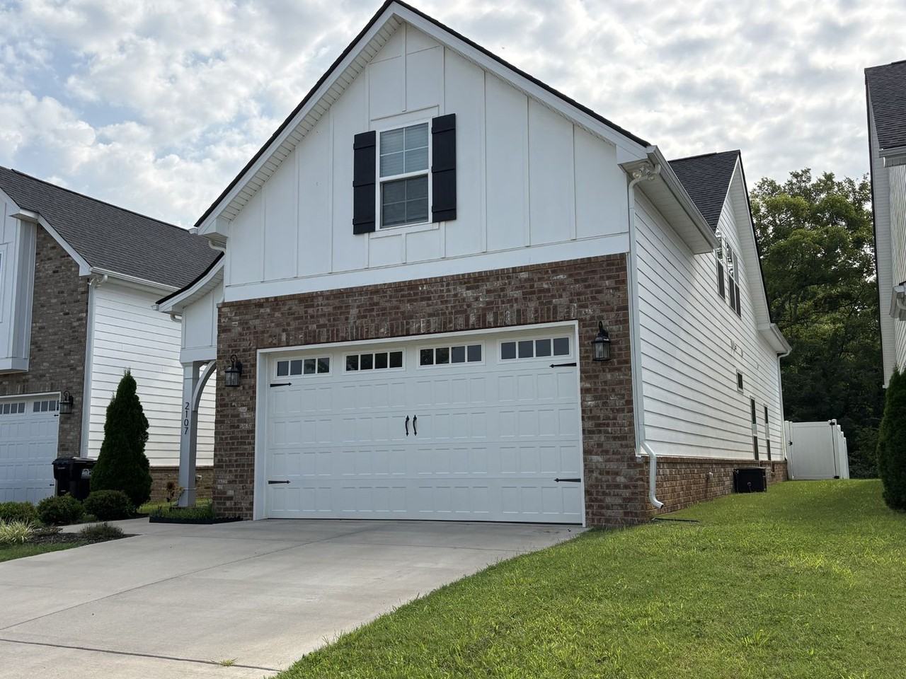 2107 Barringer Ln - Photo 3 of 27