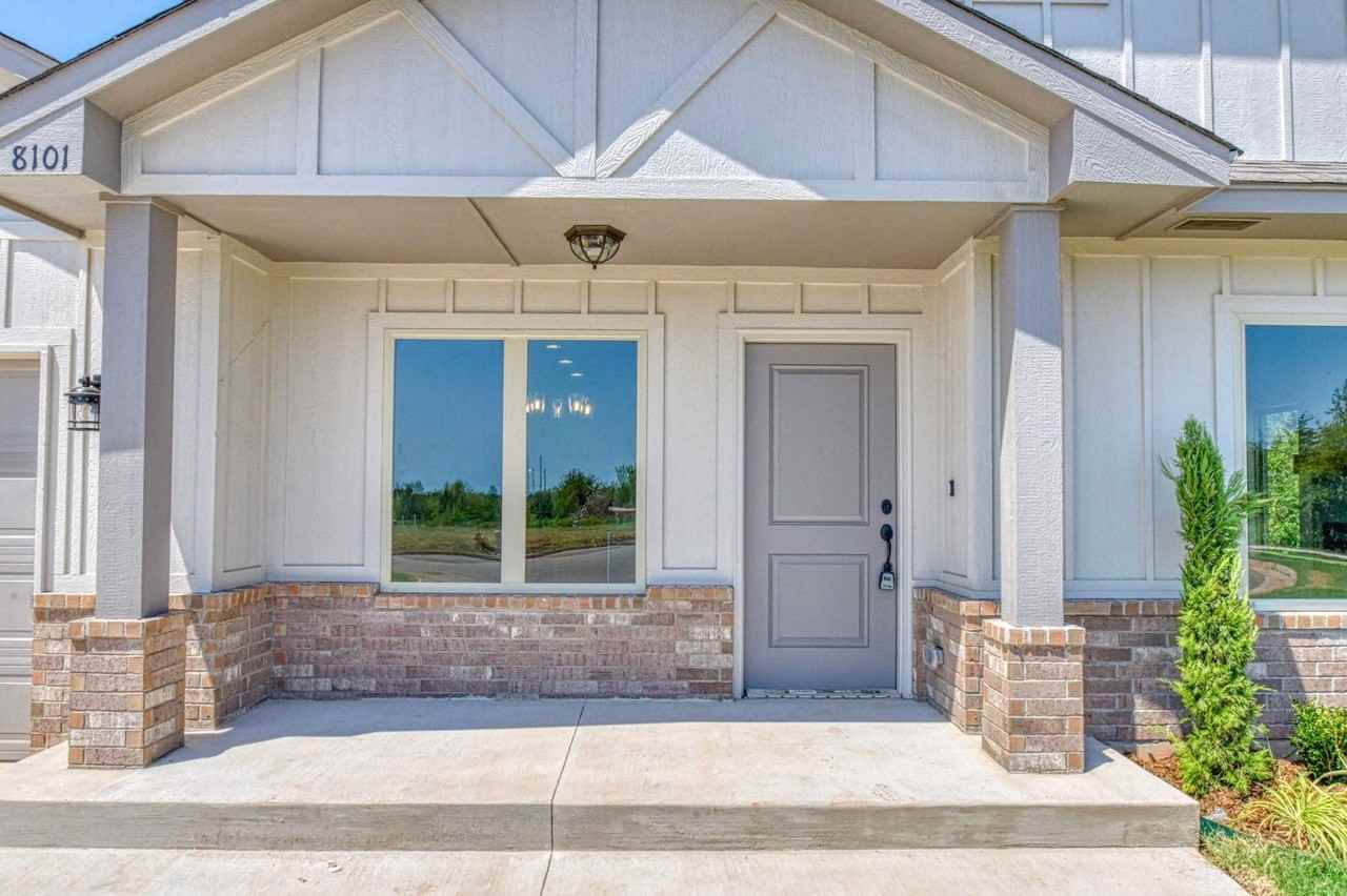 8101 8101 Solare Place - Photo 3 of 34