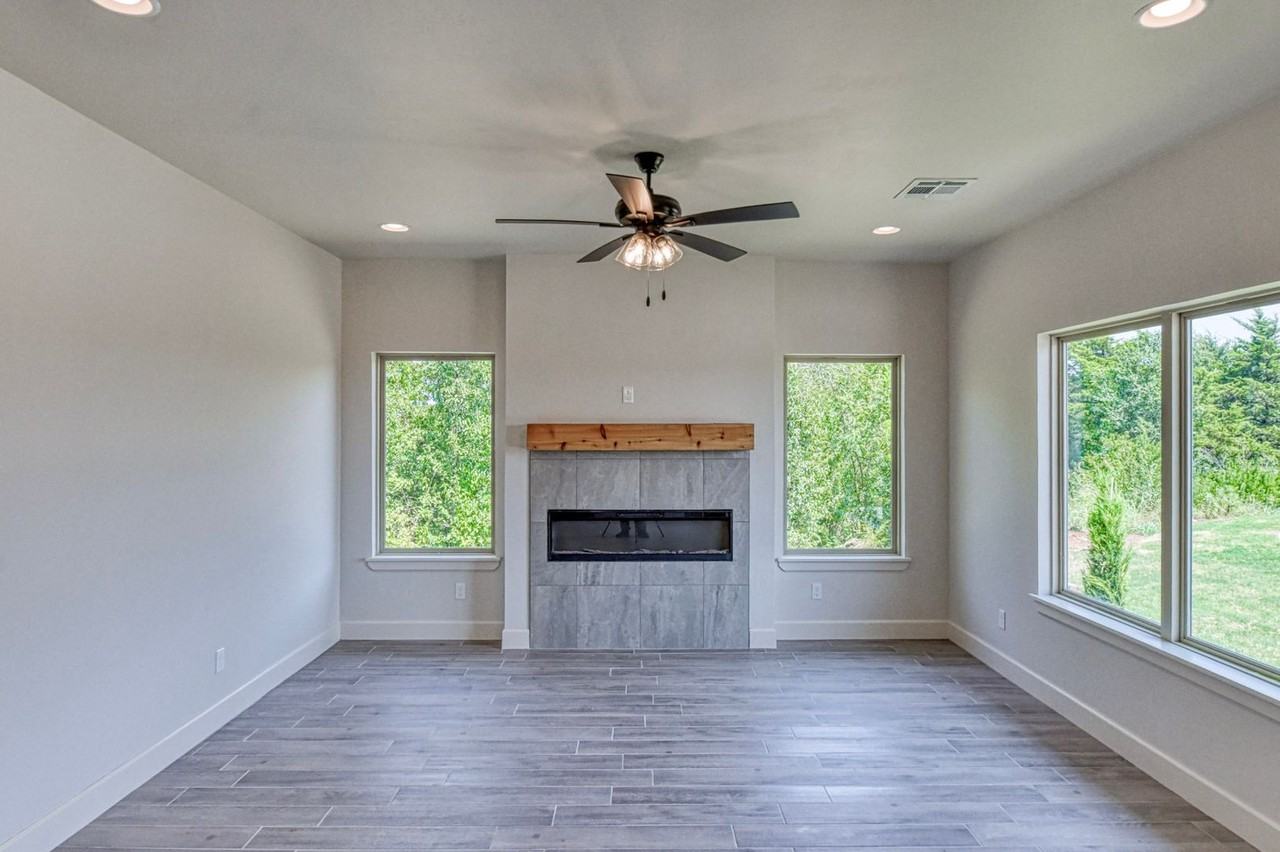 8101 8101 Solare Place - Photo 5 of 34