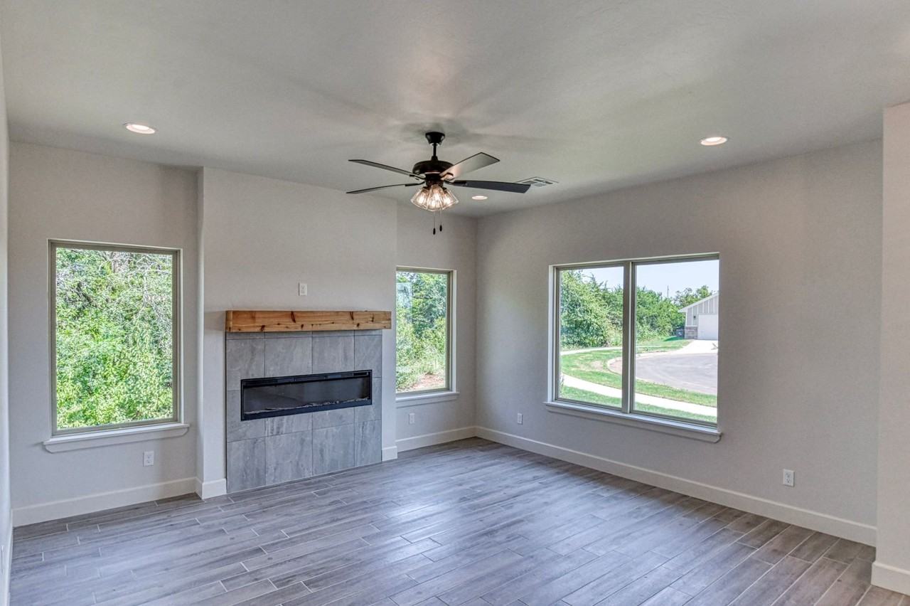 8101 8101 Solare Place - Photo 6 of 34