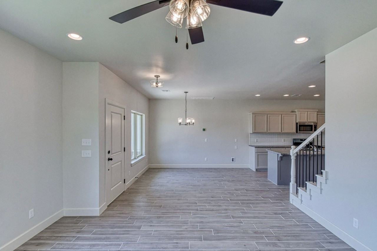 8101 8101 Solare Place - Photo 7 of 34