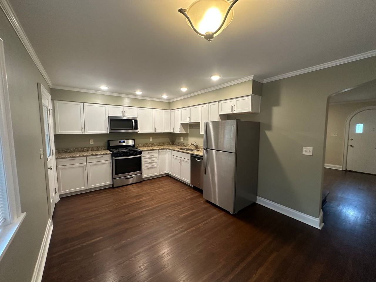 1860 Barrington Rd - Photo 4 of 34