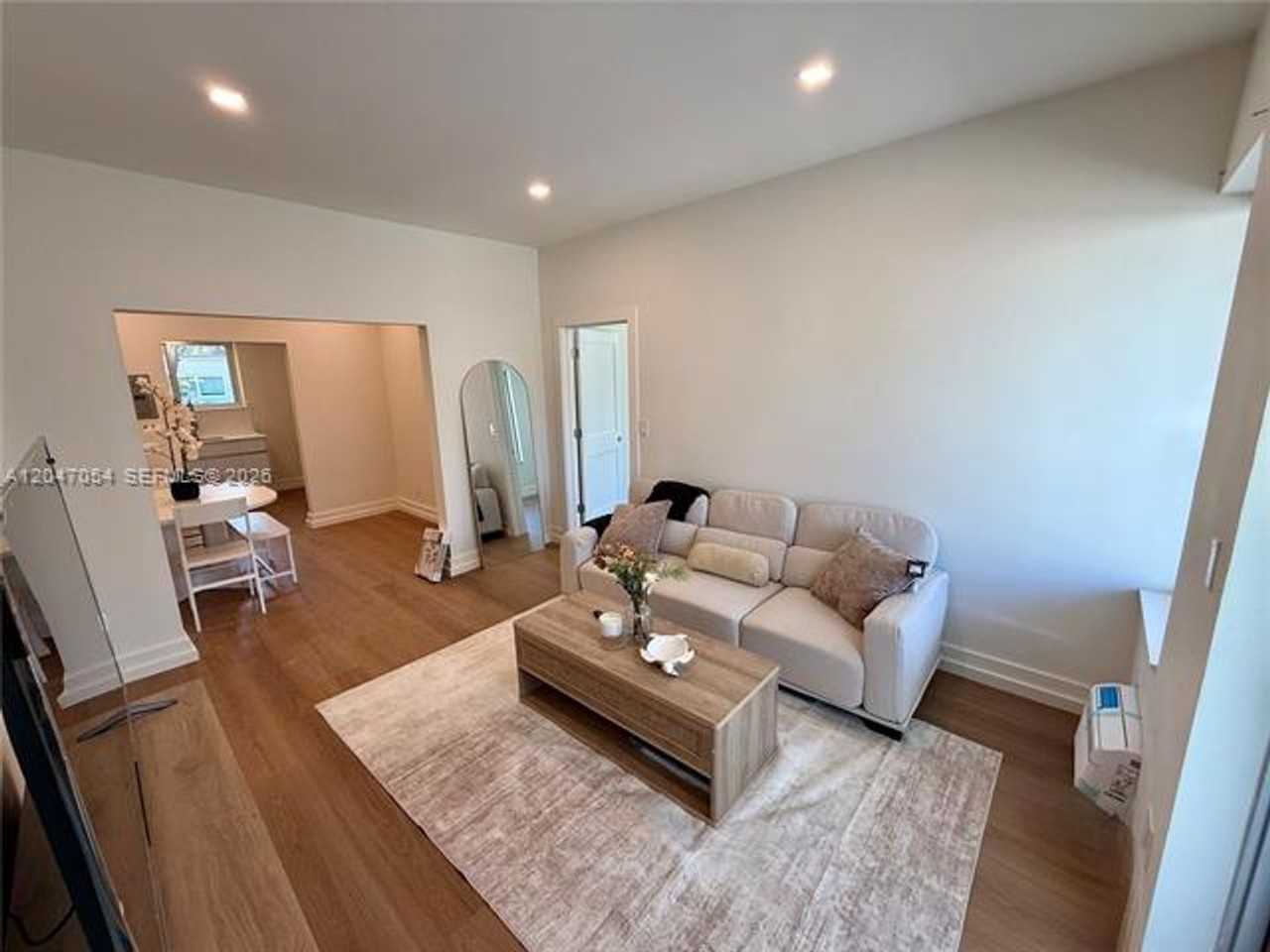 1535 1535 West Ave cu-4 #4 - Photo 3 of 25