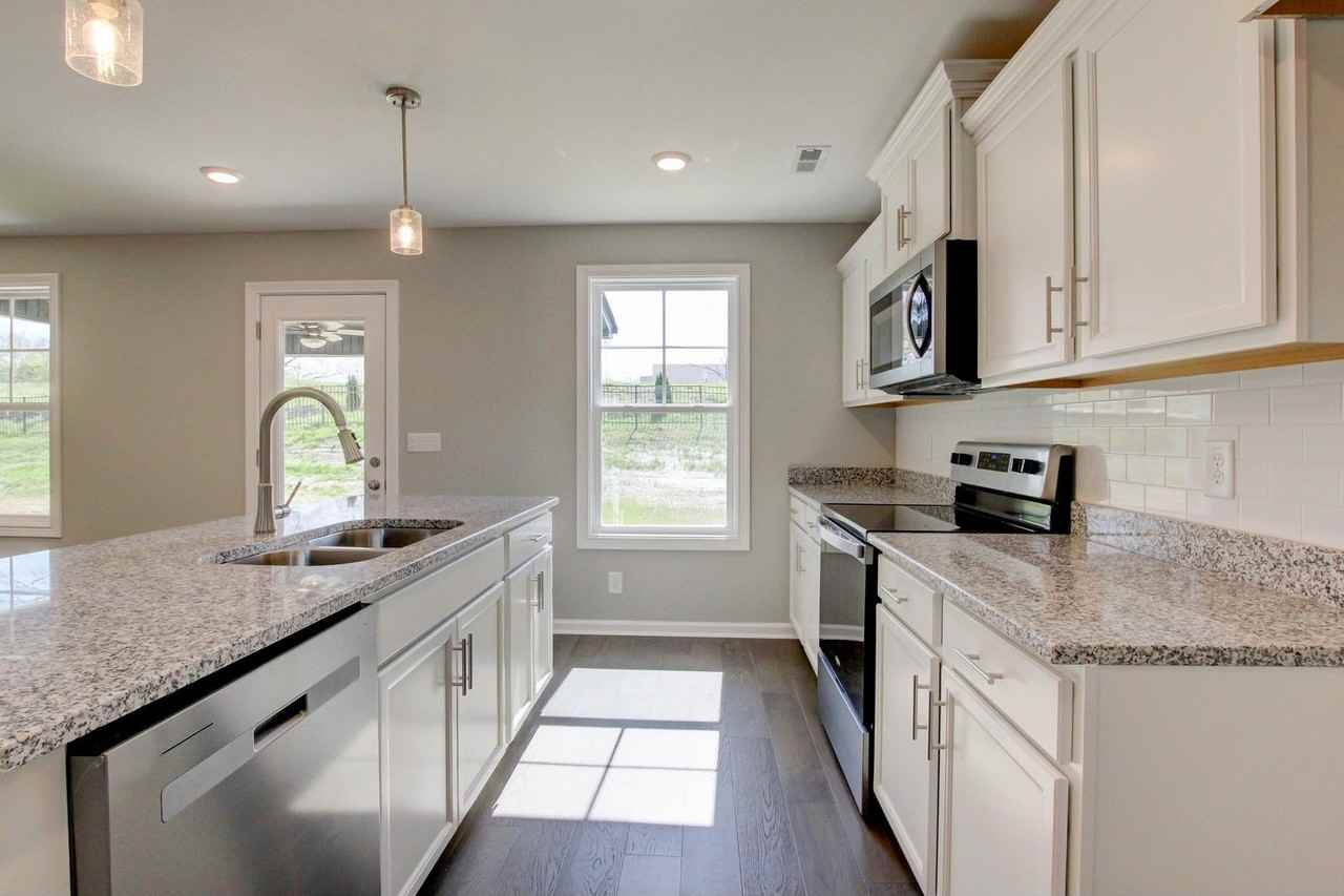 818 Limestone Way - Photo 4 of 30
