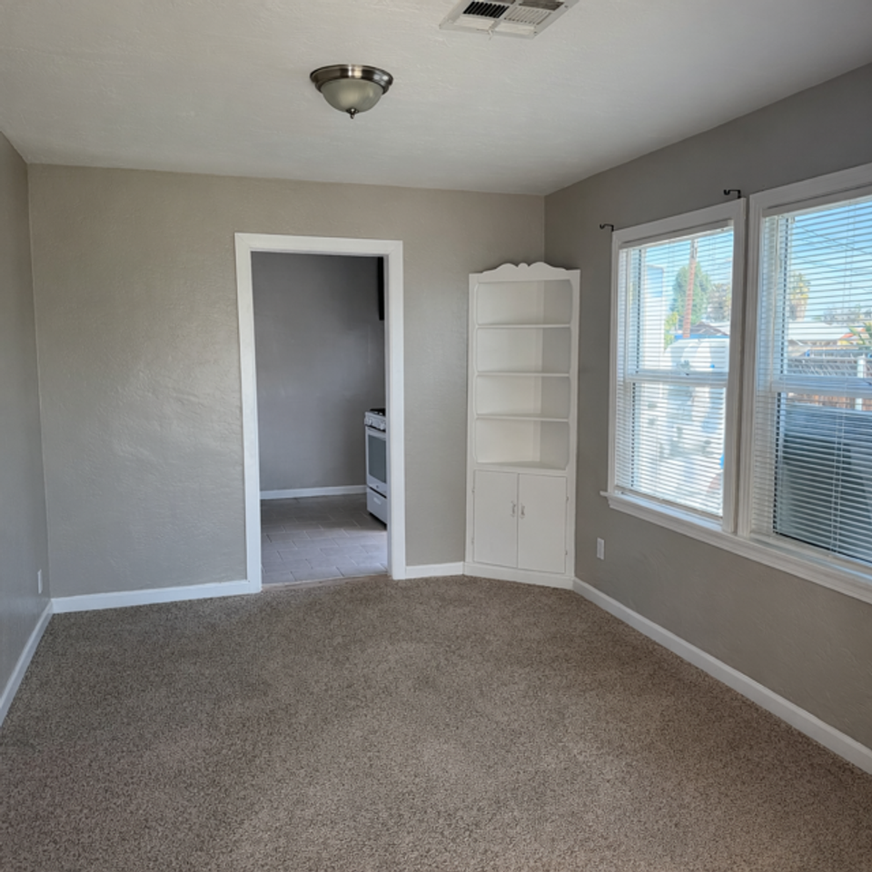 2612 Belle Ter - Photo 3 of 15