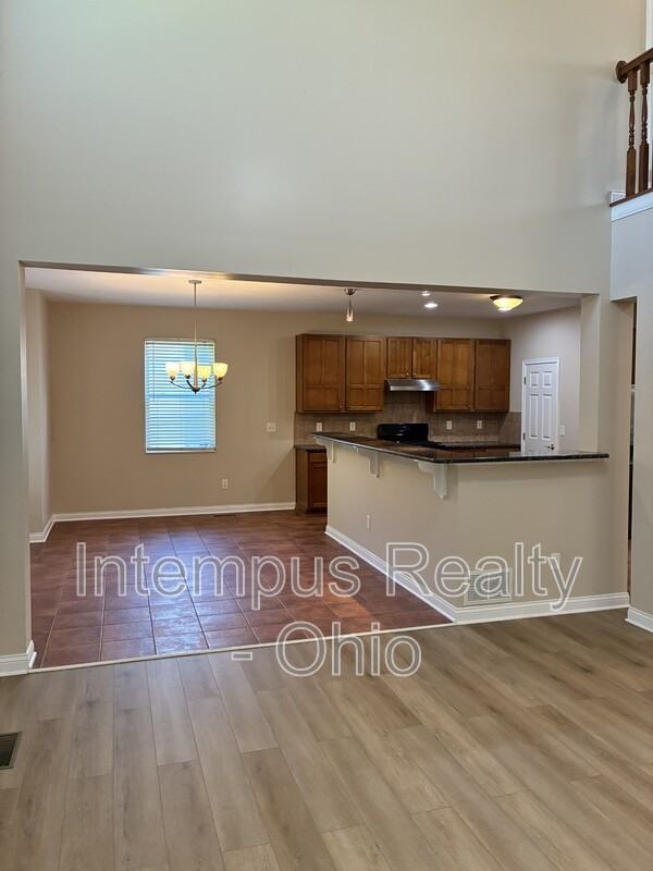 7737 Tree Lake Blvd - Photo 3 of 25