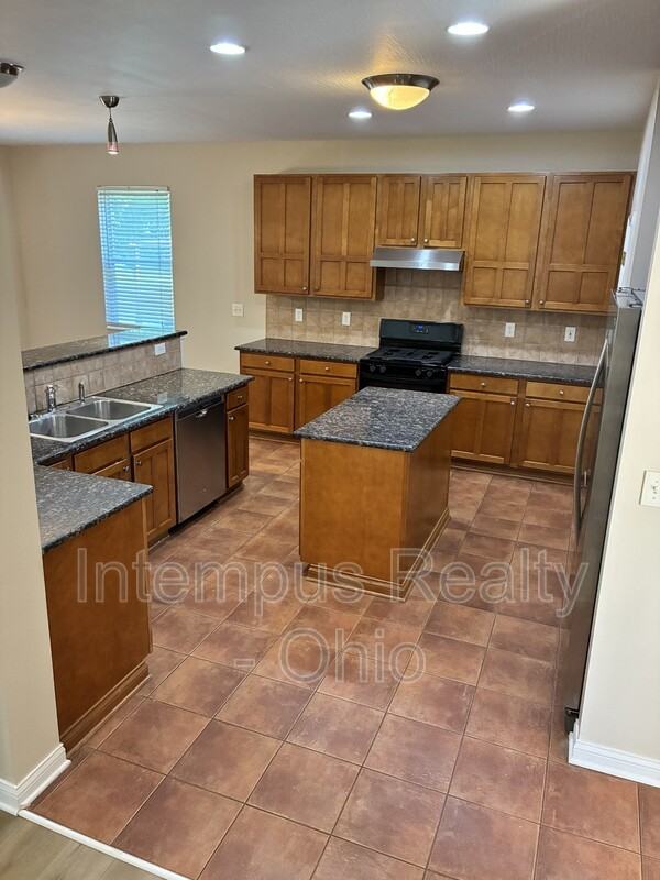 7737 Tree Lake Blvd - Photo 5 of 25