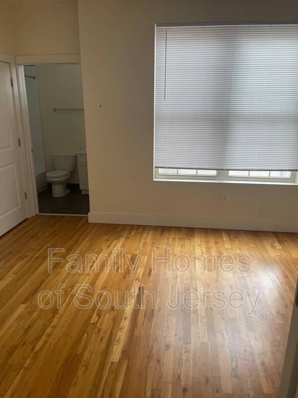 1315 N 15th St #102 - Photo 2 of 8