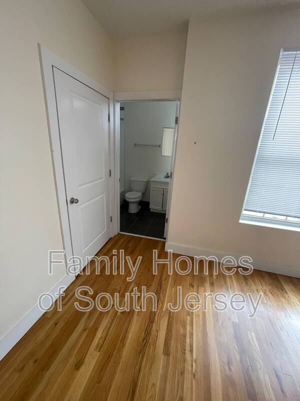 1315 N 15th St #102 - Photo 3 of 8