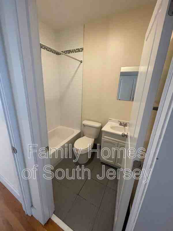 1315 N 15th St #102 - Photo 4 of 8