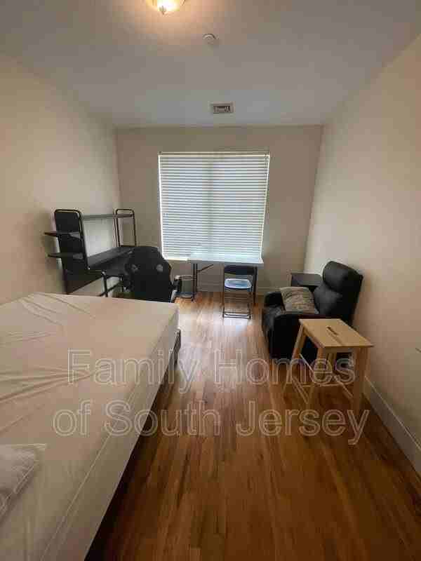 1315 N 15th St #102 - Photo 5 of 8