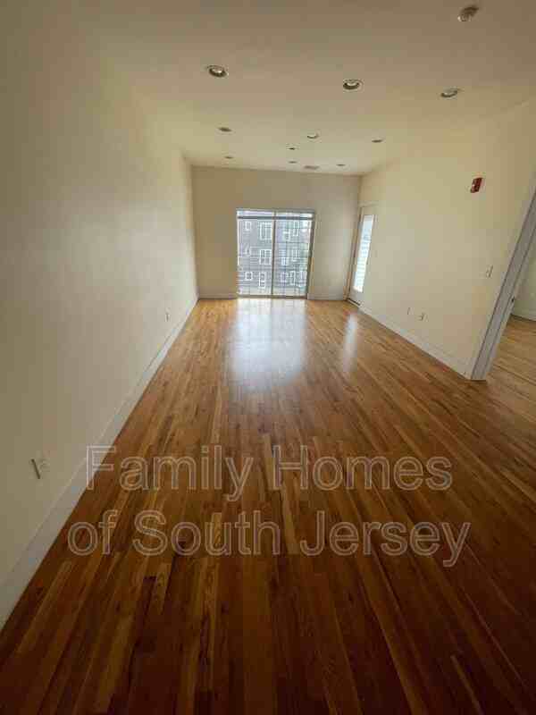 1315 N 15th St #102 - Photo 6 of 8