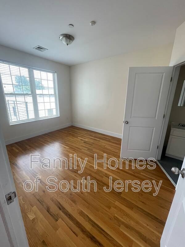 1315 N 15th St #102 - Photo 7 of 8