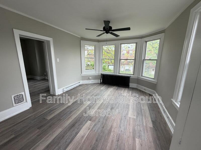106 N 9th St #2 - Photo 3 of 6