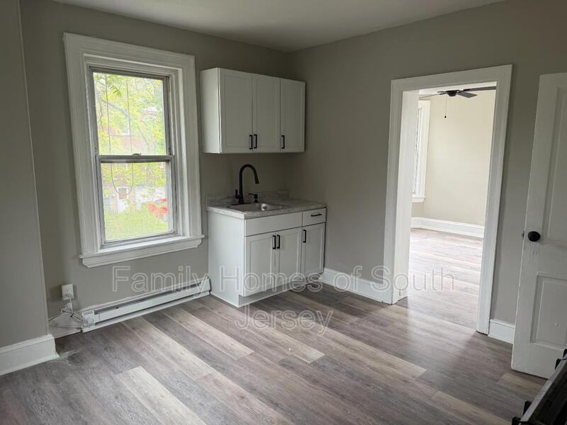 106 N 9th St #2 - Photo 4 of 6