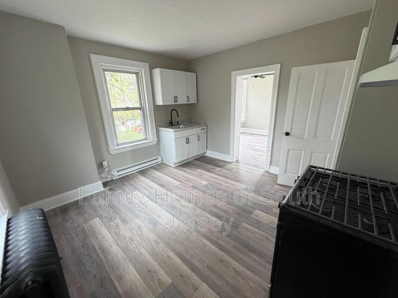 106 N 9th St #2 - Photo 5 of 6