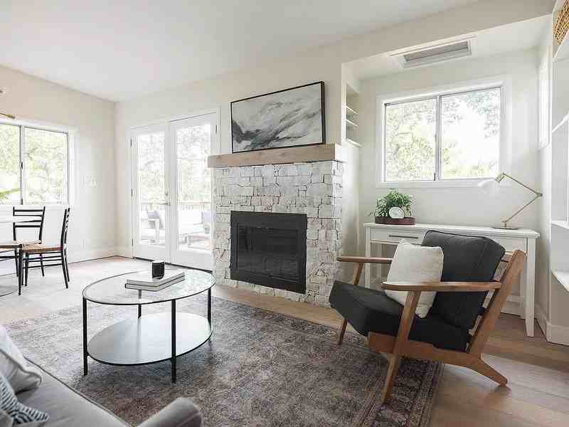 220 Winding Way - Photo 6 of 17