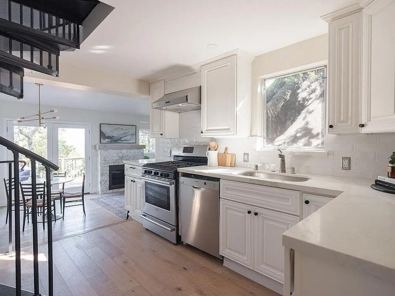 220 Winding Way - Photo 7 of 17