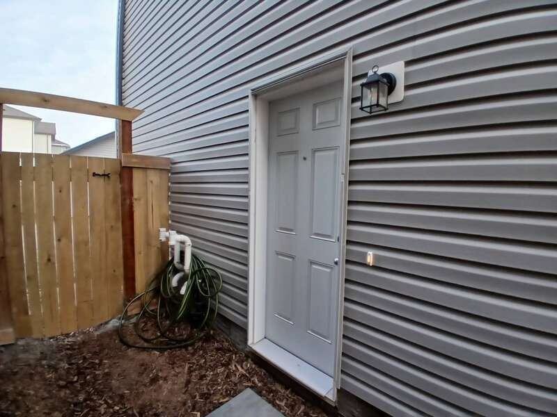 20940 19 Ave Nw #LOWER