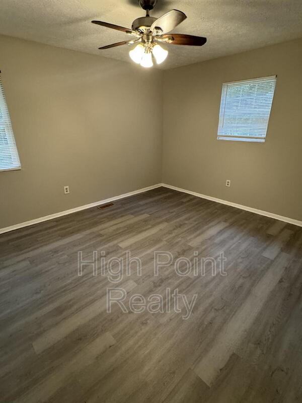311 Coleman Ln - Photo 5 of 15