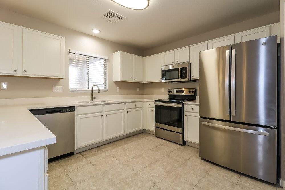 12329 W Windrose Dr - Photo 7 of 17