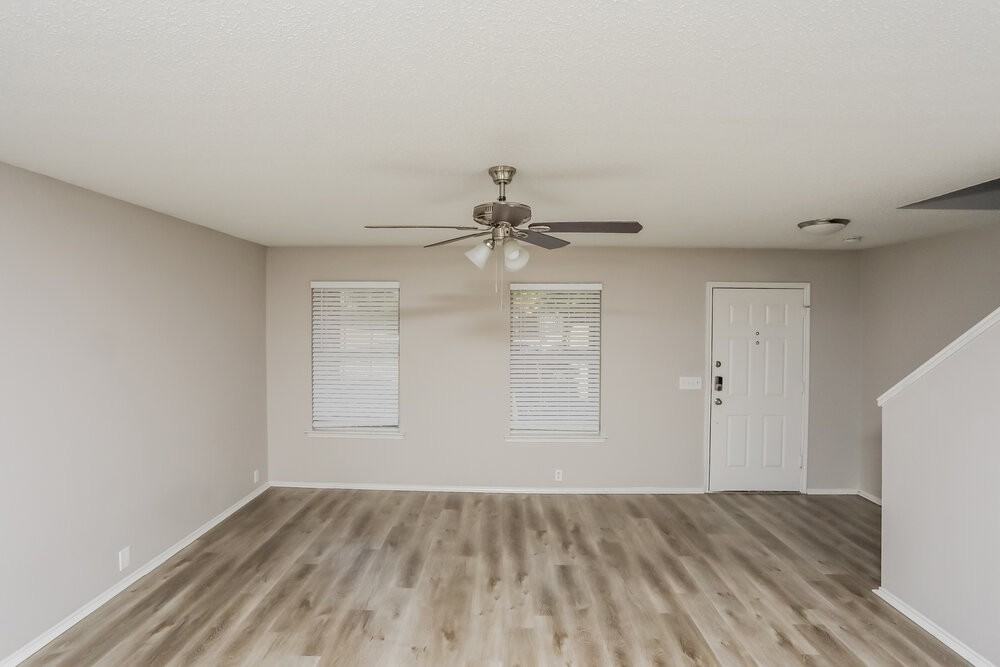 1919 Berkeley Dr - Photo 4 of 17