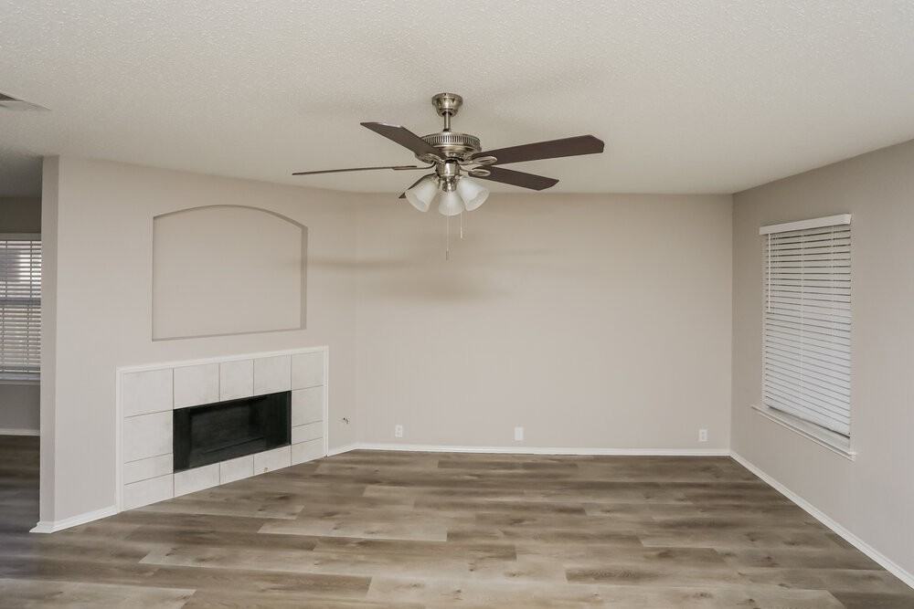 1919 Berkeley Dr - Photo 5 of 17