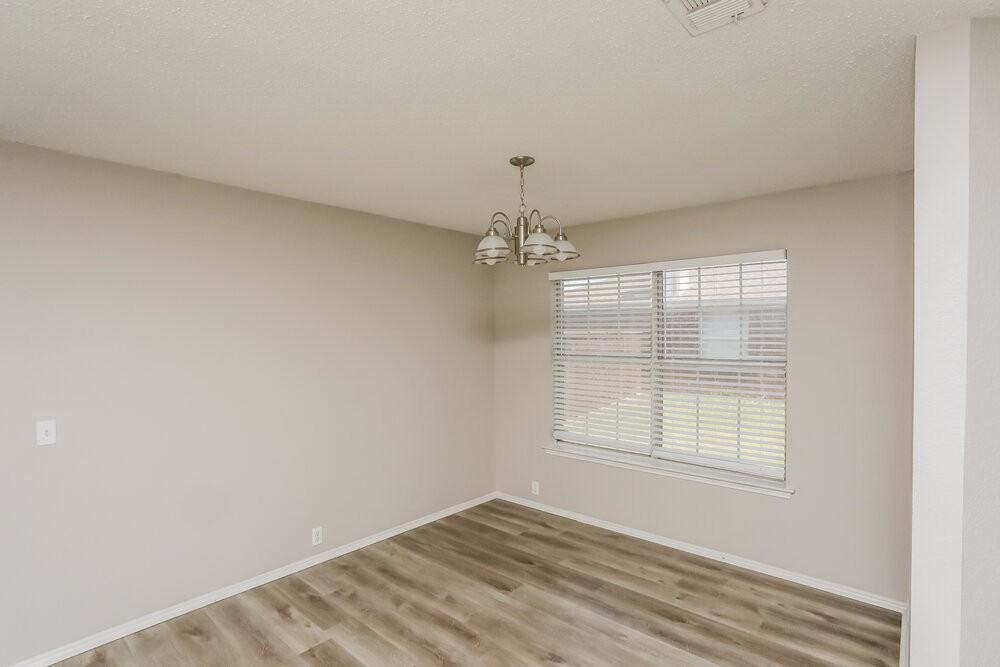 1919 Berkeley Dr - Photo 6 of 17