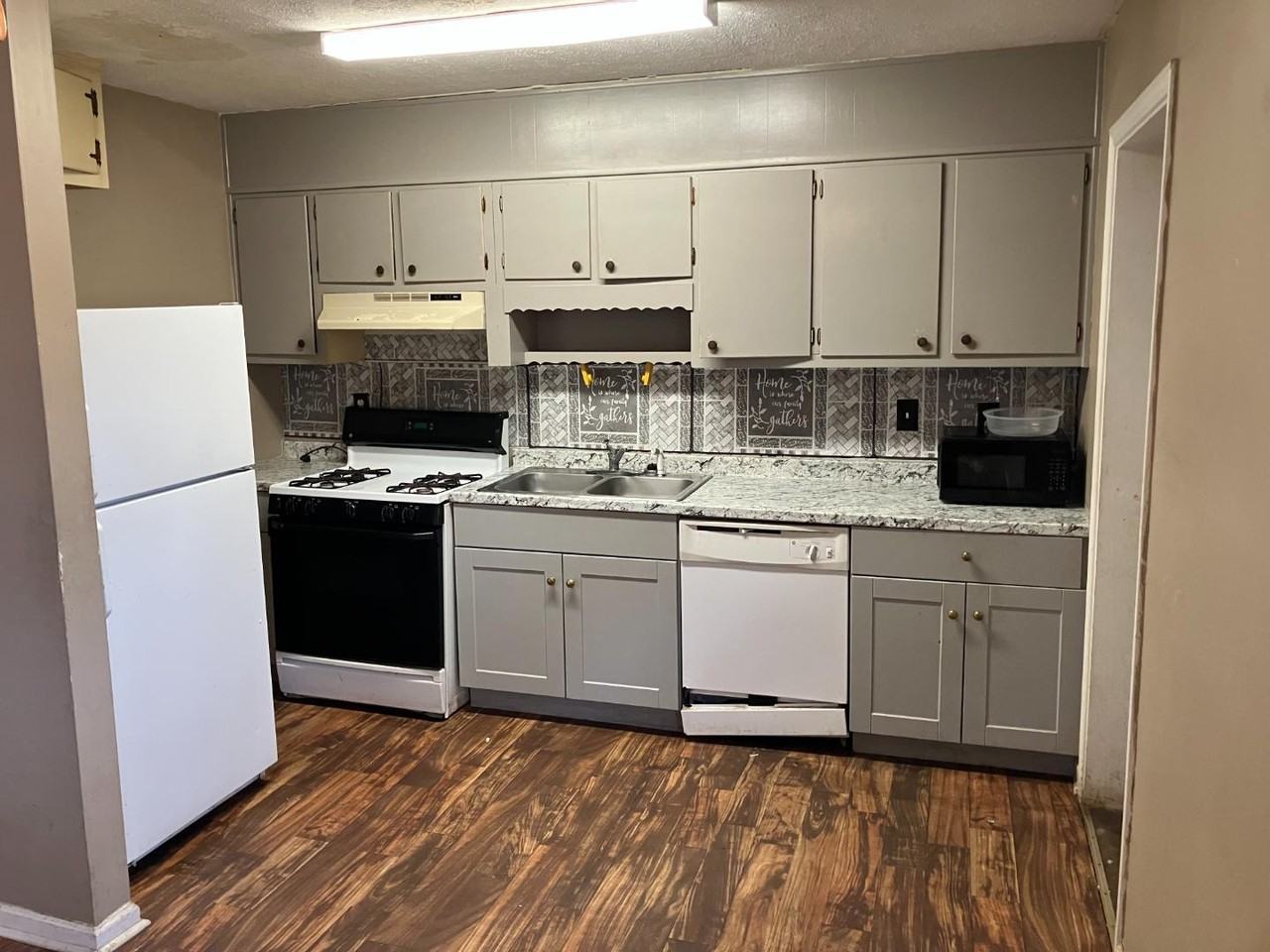 8475 Lee Rd - Photo 4 of 6