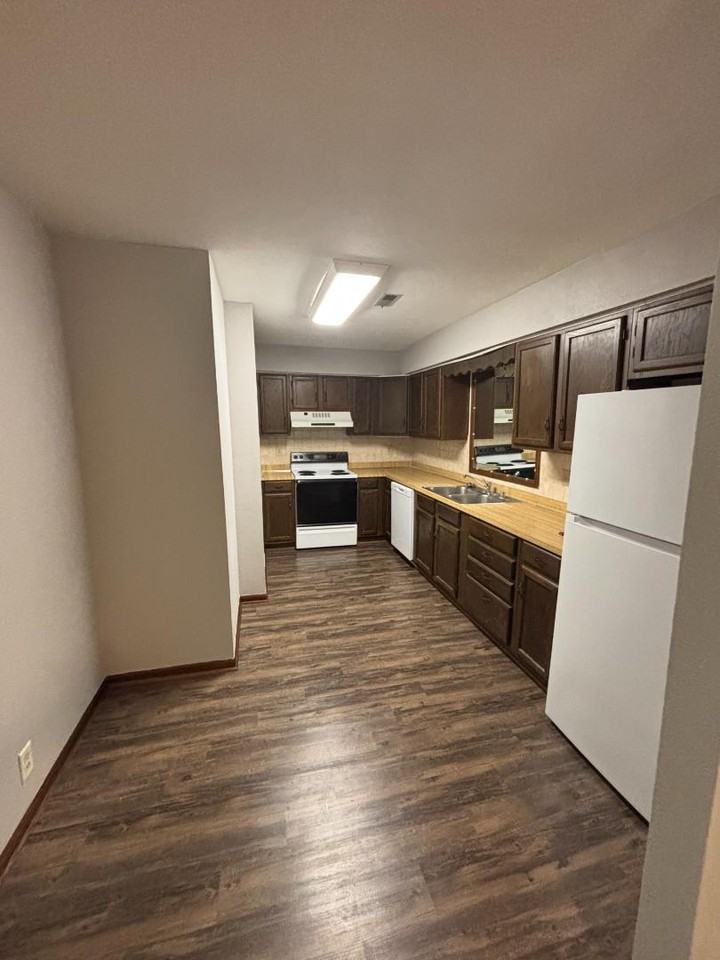 3202 W 22nd St - Photo 2 of 19