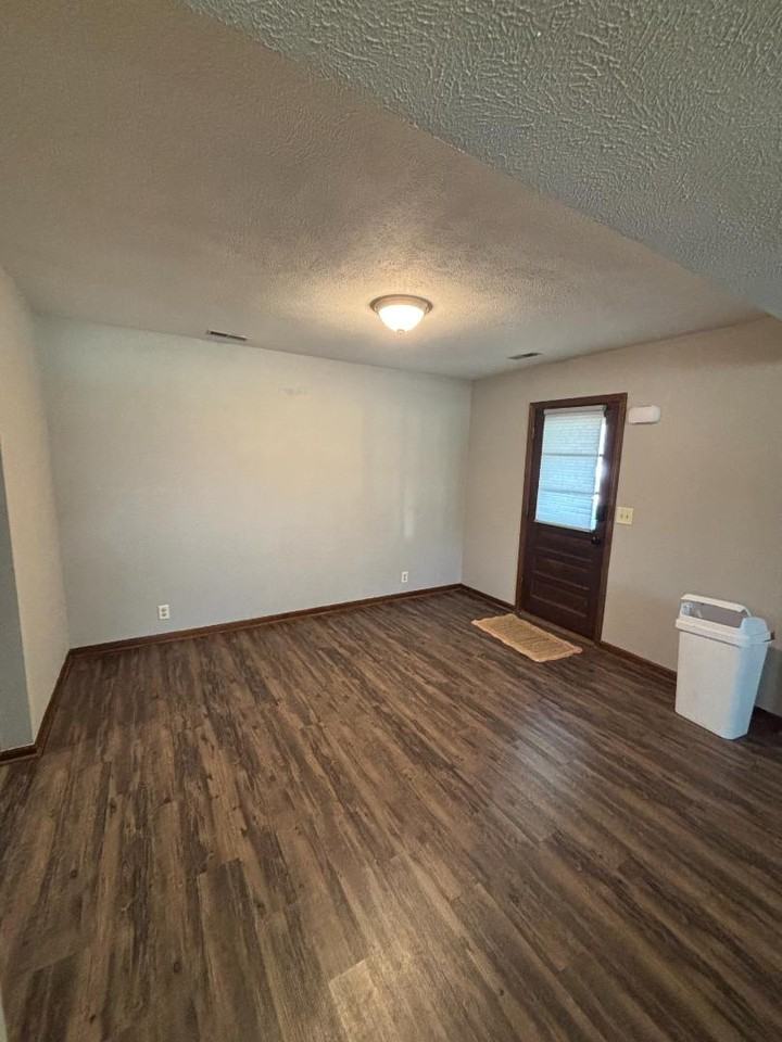 3202 W 22nd St - Photo 4 of 19
