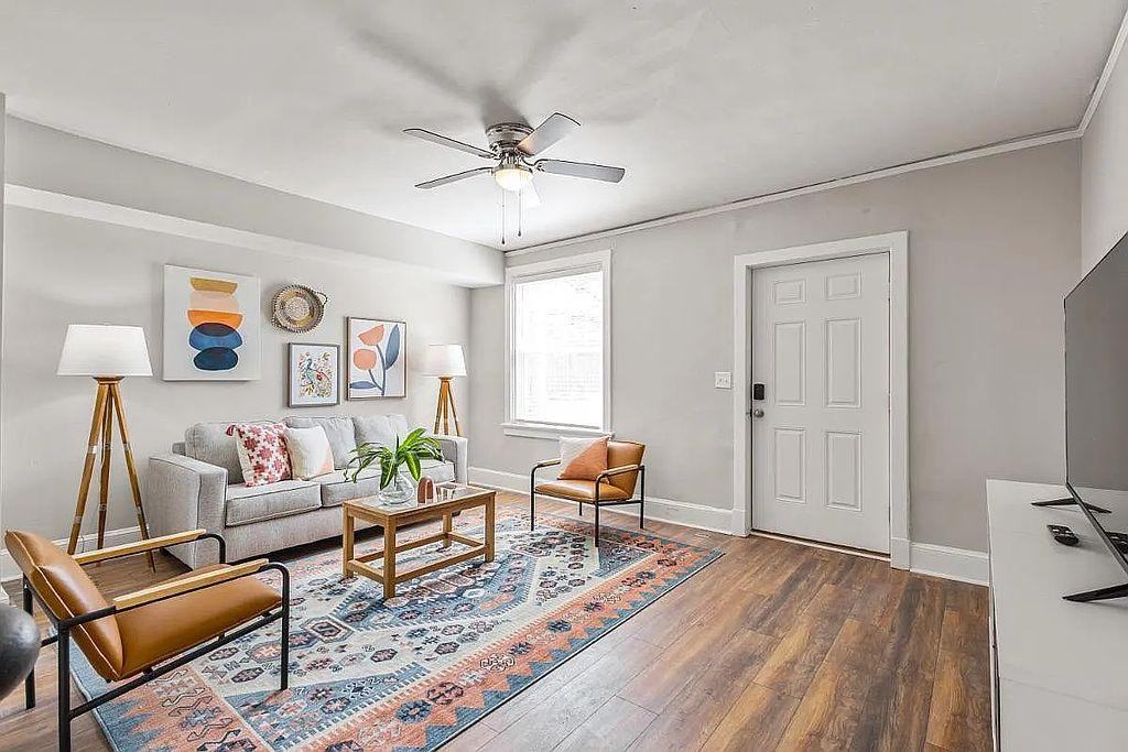 3026 W Leigh St - Photo 4 of 20