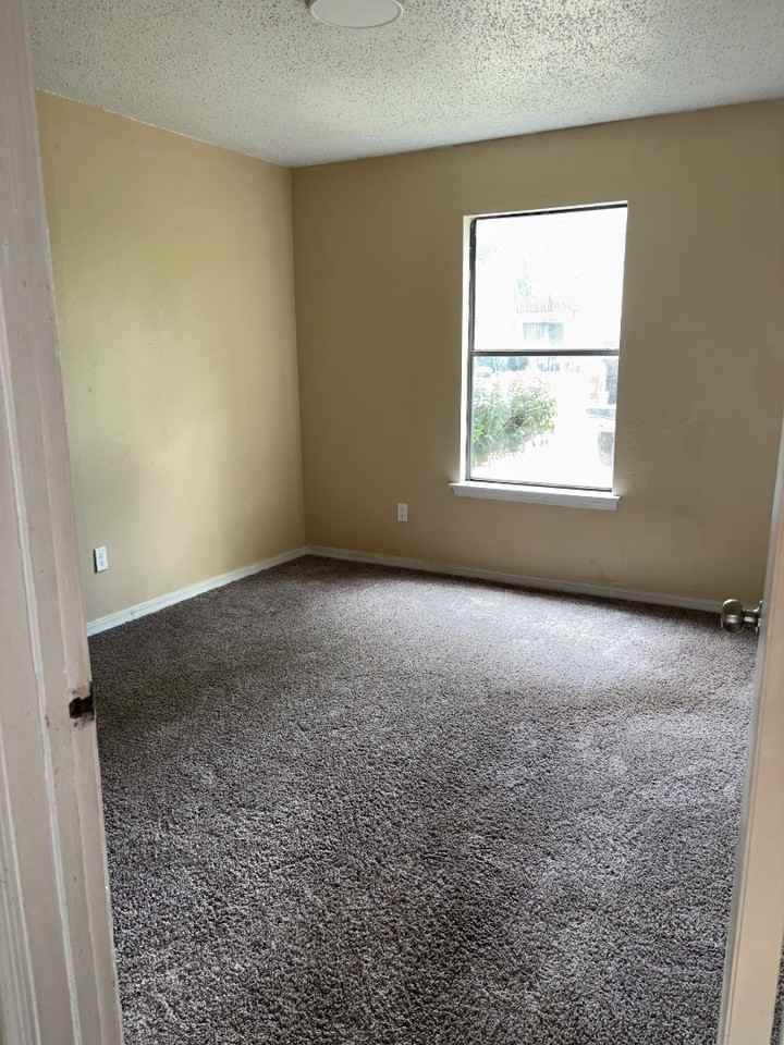 1908 Meadowgreen Dr - Photo 5 of 10